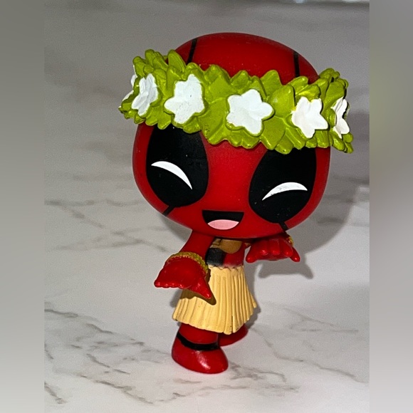 Super Rare Mystery Mini Funko Deadpool Hula Dancer Target Exclusive Bobble Head - Picture 8 of 14